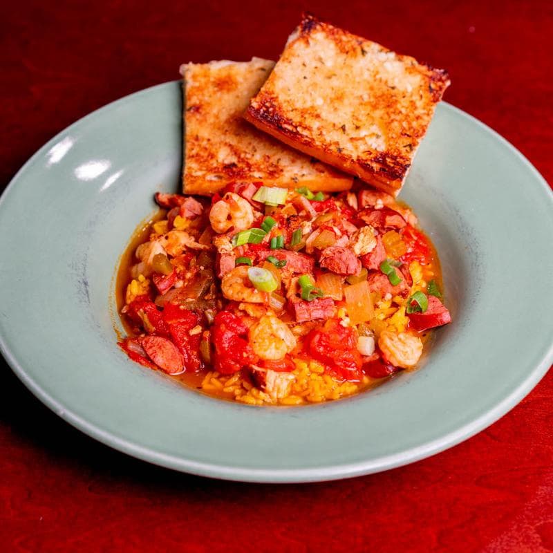 Shrimp jambalaya with garlic toast